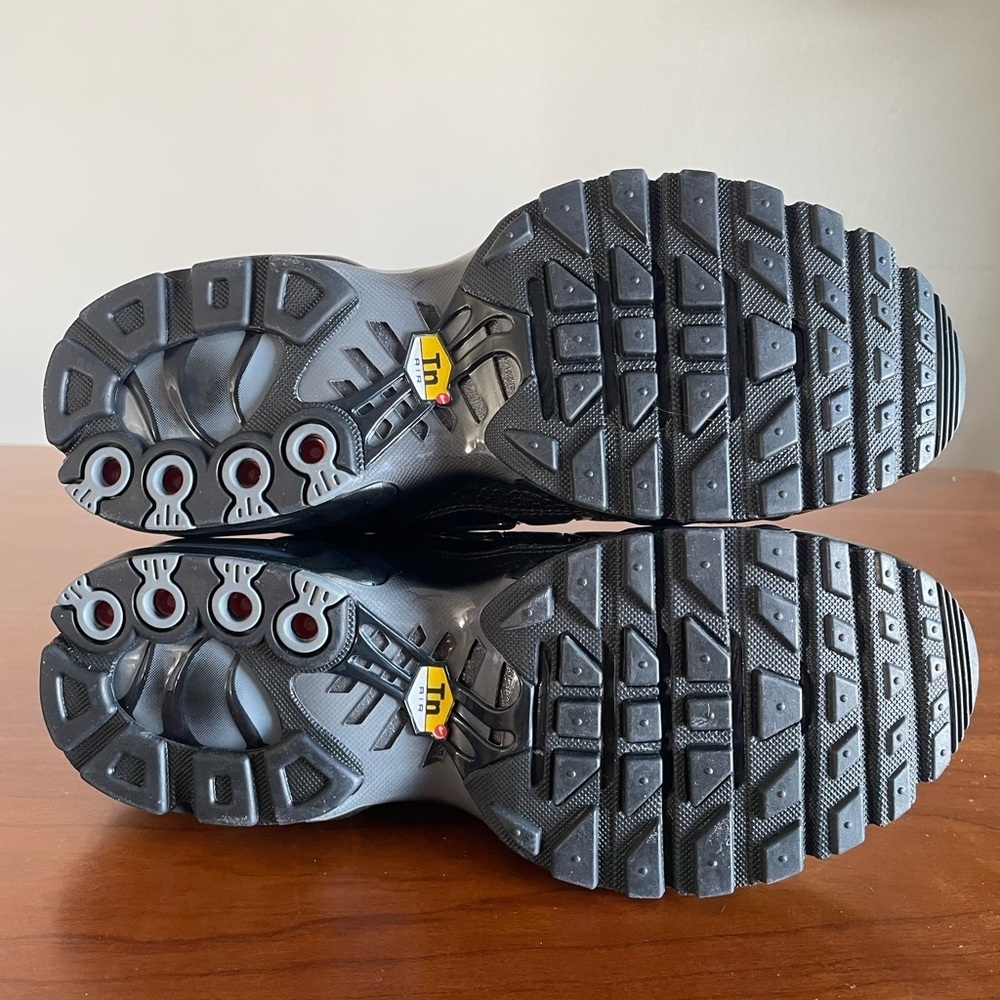 Nike Air Max Plus TN Black Gold Mens 7 Womens 8.5 DD9609-001 no box - Picture 6 of 6